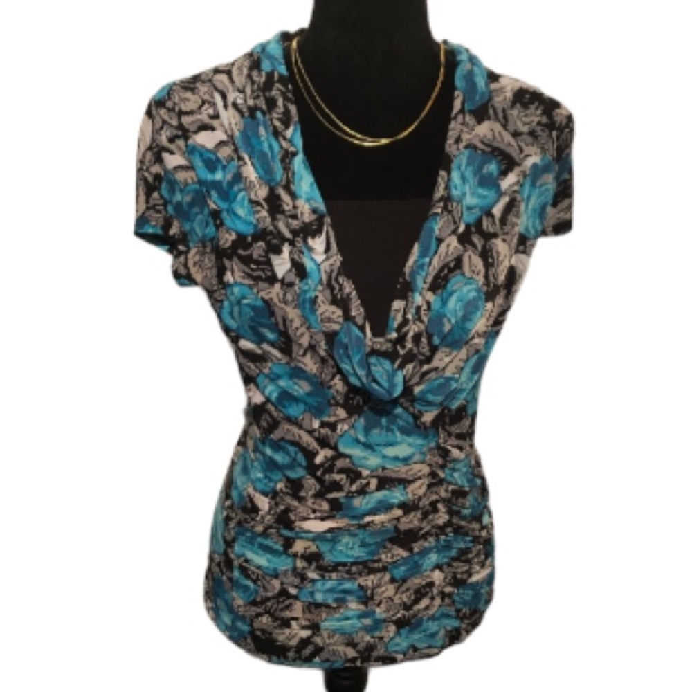 🍒 Cross-over Blouse w/ black ruching!!!